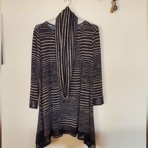 Stunning IC COLLECTION drape top with infinity scarf